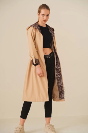 A model wears 43825 - Trench Coat - Beige, wholesale Trenchcoat of Bigdart to display at Lonca