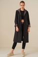 Een kledingmodel uit de groothandel draagt 43828-trench-coat-black, Turkse groothandel  van 