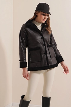 Модель оптовой продажи одежды носит 43837 - Leather Jacket - Black, турецкий оптовый товар Пальто от Bigdart.