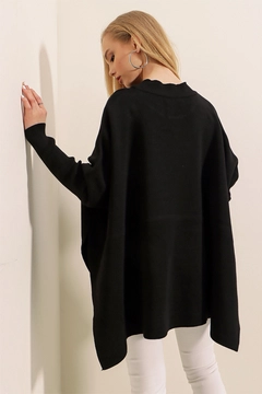 A wholesale clothing model wears 43086 - Poncho Sweater - Black, Turkish wholesale Poncho of Bigdart