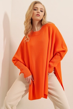A wholesale clothing model wears 43088 - Poncho Sweater - Orange, Turkish wholesale Sweater of Bigdart