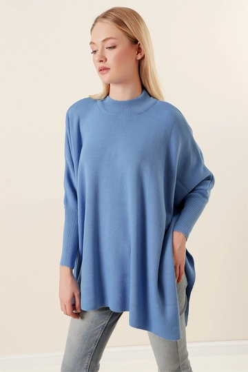 A wholesale clothing model wears  Poncho Sweater - Saks
, Turkish wholesale Poncho of Bigdart