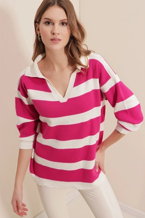 A model wears 43104 - Striped Sweater - Fuchsia, wholesale Sweater of Bigdart to display at Lonca