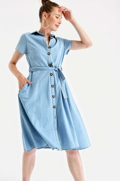 A wholesale clothing model wears 43184 - Jeans Dress - Blue, Turkish wholesale Dress of Bigdart
