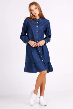 Een kledingmodel uit de groothandel draagt 43218 - Denim Dress - Dark Blue, Turkse groothandel Jurk van Bigdart