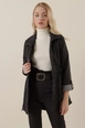Ένα μοντέλο χονδρικής πώλησης ρούχων φοράει 45887-trench-coat-black, τούρκικο  χονδρικής πώλησης από 