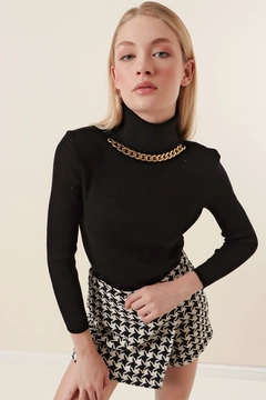 Ein Bekleidungsmodell aus dem Großhandel trägt 45947 - Pullover - Black, türkischer Großhandel Pullover von Bigdart