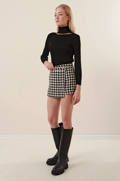 Ein Bekleidungsmodell aus dem Großhandel trägt 45947 - Pullover - Black, türkischer Großhandel Pullover von Bigdart