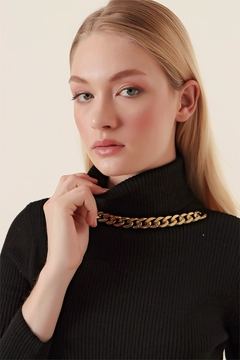 Een kledingmodel uit de groothandel draagt 45947 - Pullover - Black, Turkse groothandel Trui van Bigdart