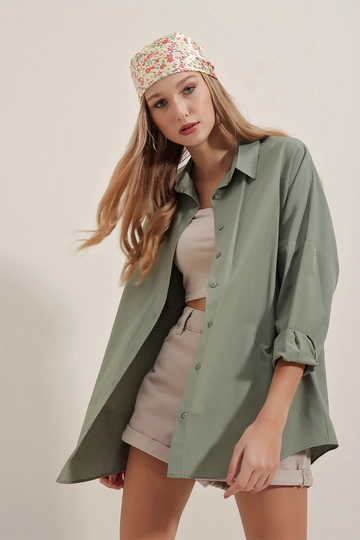 Модель оптовой продажи одежды носит  Рубашка - Хаки
, турецкий оптовый товар Рубашка от Bigdart.