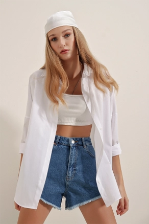 A model wears 46549 - Shirt - White, wholesale Shirt of Bigdart to display at Lonca