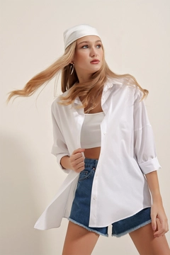 A wholesale clothing model wears 46549 - Shirt - White, Turkish wholesale Shirt of Bigdart