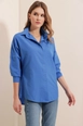 Модел на дрехи на едро носи 46617-shirt-blue, турски едро  на 