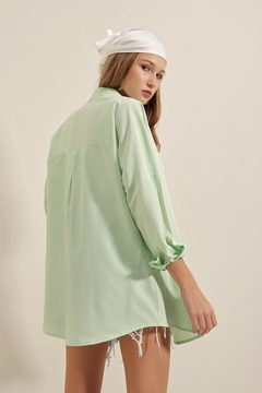 A wholesale clothing model wears 46620 - Shirt - Green, Turkish wholesale Shirt of Bigdart