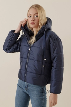 Bir model, Bigdart toptan giyim markasının 46759 - Coat - Navy Blue toptan Kaban ürününü sergiliyor.