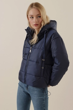 Una modelo de ropa al por mayor lleva 46759 - Coat - Navy Blue, Abrigo turco al por mayor de Bigdart