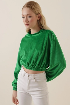 Ένα μοντέλο χονδρικής πώλησης ρούχων φοράει 46778 - Crop Blouse - Green, τούρκικο Crop top χονδρικής πώλησης από Bigdart