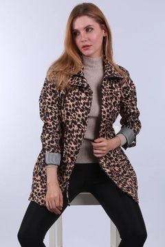A wholesale clothing model wears 46779 - Trench Coat - Brown, Turkish wholesale Trenchcoat of Bigdart