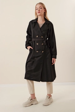 Een kledingmodel uit de groothandel draagt 46785 - Trench Coat - Black, Turkse groothandel Trenchcoat van Bigdart