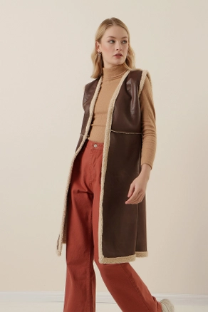 A model wears 46808 - Vest - Brown, wholesale Vest of Bigdart to display at Lonca