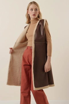 Un model de îmbrăcăminte angro poartă 46808 - Vest - Brown, turcesc angro Vestă de Bigdart