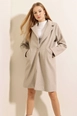 Ένα μοντέλο χονδρικής πώλησης ρούχων φοράει 46824-coat-gray, τούρκικο  χονδρικής πώλησης από 