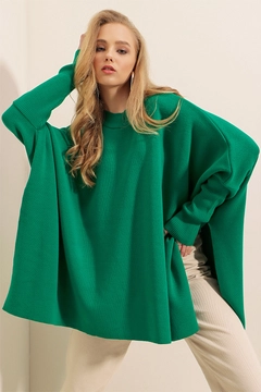 A wholesale clothing model wears 46076 - Poncho Sweater - Green, Turkish wholesale Sweater of Bigdart
