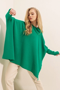 A wholesale clothing model wears 46076 - Poncho Sweater - Green, Turkish wholesale Sweater of Bigdart