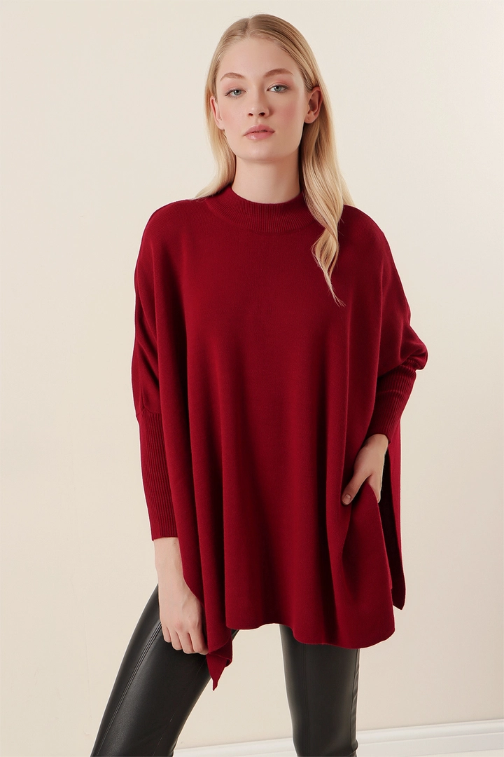 A wholesale clothing model wears 46342 - Poncho Sweater - Claret Red, Turkish wholesale Poncho of Bigdart