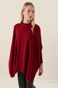 A wholesale clothing model wears 46342 - Poncho Sweater - Claret Red, Turkish wholesale Poncho of Bigdart