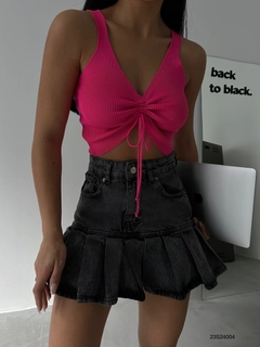 A wholesale clothing model wears BLA10131 - Crop Top - Fuchsia, Turkish wholesale Crop Top of Black Fashion