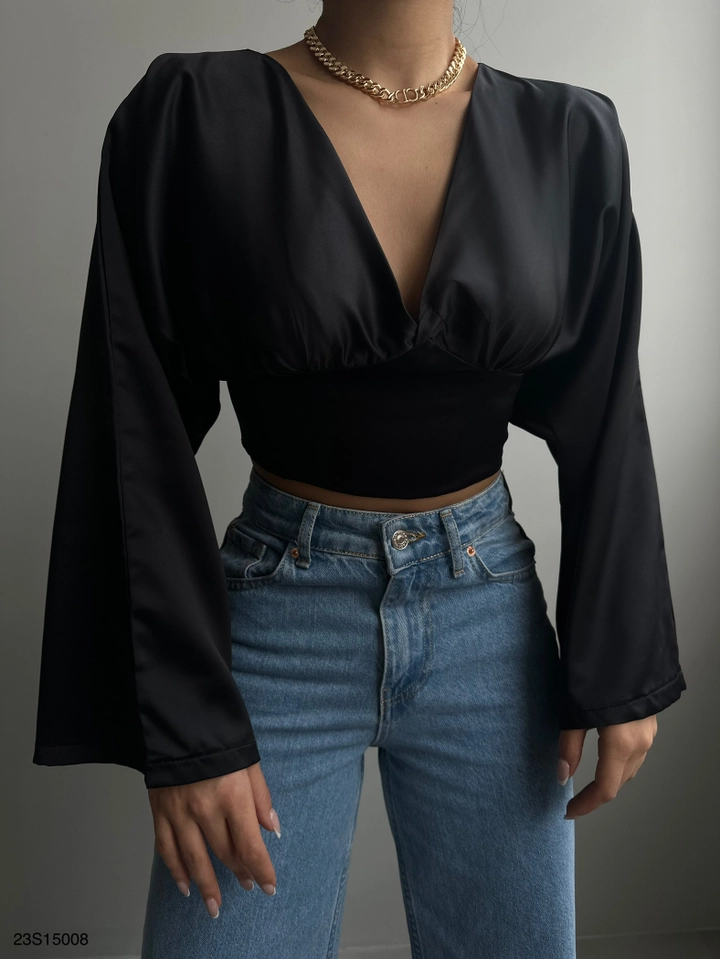 Een kledingmodel uit de groothandel draagt BLA10158 - Crop Top - Black, Turkse groothandel Crop-top van Black Fashion