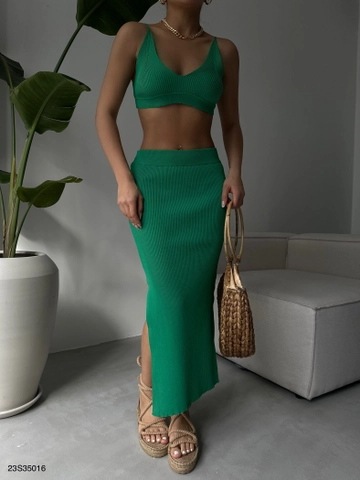 Модель оптовой продажи одежды носит  Костюм - Зеленый
, турецкий оптовый товар Поставил от Black Fashion.