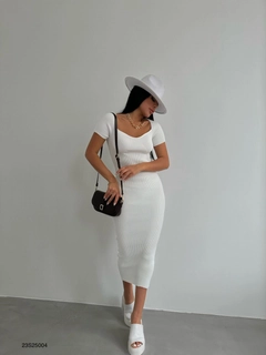 A wholesale clothing model wears BLA10194 - Square Neck Midi Length Dress - White, Turkish wholesale Dress of Black Fashion
