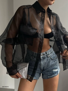 Un mannequin de vêtements en gros porte BLA10564 - Pocket Detail Organza Shirt - Black, Chemise en gros de Black Fashion en provenance de Turquie