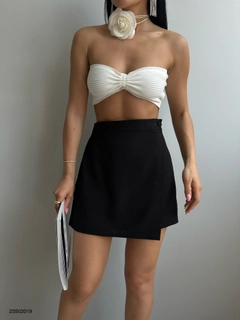 A wholesale clothing model wears BLA10732 - Buttoned Linen Skirt - Black, Turkish wholesale Skirt of Black Fashion