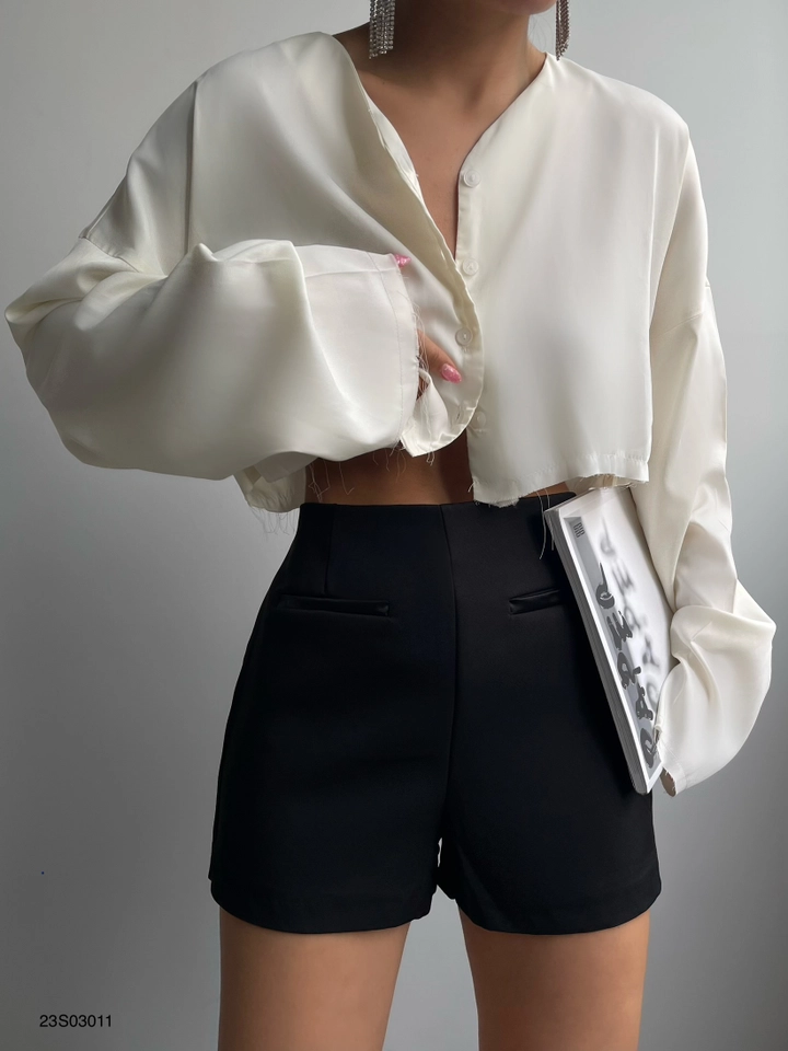 A wholesale clothing model wears BLA10747 - Pocket Detail Mini Shorts - Black, Turkish wholesale Shorts of Black Fashion