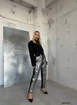Un mannequin de vêtements en gros porte bla11286-metallic-detail-jean-snow-wash-smoked,  en gros de  en provenance de Turquie