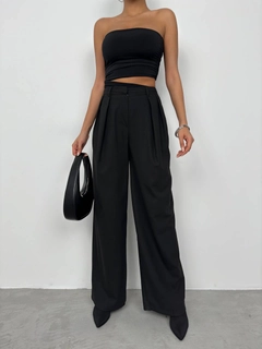 A wholesale clothing model wears bla11425-asymmetric-strapless-crop-black, Turkish wholesale Crop Top of Black Fashion