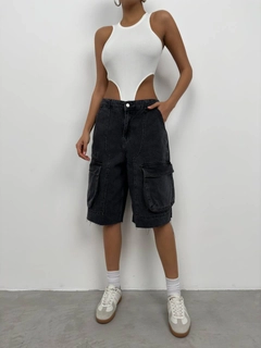 A wholesale clothing model wears bla11463-cargo-pocket-bermuda-denim-shorts-snow-wash-smoked, Turkish wholesale Denim Shorts of Black Fashion