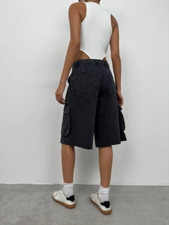 A wholesale clothing model wears bla11463-cargo-pocket-bermuda-denim-shorts-snow-wash-smoked, Turkish wholesale Denim Shorts of Black Fashion