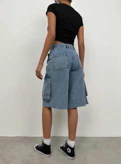 A wholesale clothing model wears bla11464-cargo-pocket-bermuda-denim-shorts-blue, Turkish wholesale Denim Shorts of Black Fashion