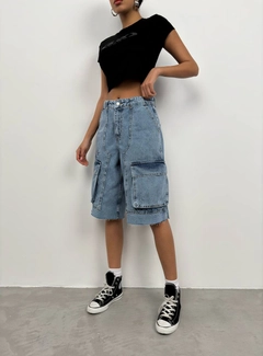 A wholesale clothing model wears bla11464-cargo-pocket-bermuda-denim-shorts-blue, Turkish wholesale Denim Shorts of Black Fashion