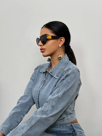 Una modella di abbigliamento all'ingrosso indossa  Giacca In Denim Con Dettaglio Cerniera - Azzurro
, vendita all'ingrosso turca di Giacca di jeans di Black Fashion