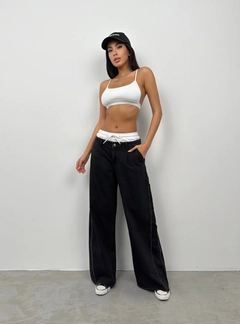 Een kledingmodel uit de groothandel draagt bla11490-elastic-boxer-low-waist-jean-double-set-snow-wash-smoked, Turkse groothandel Jeans van Black Fashion