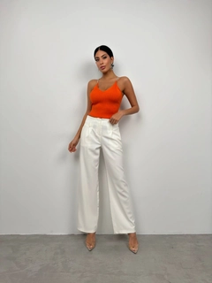 Veleprodajni model oblačil nosi bla11505-stone-strap-knitted-blouse-orange, turška veleprodaja Crop Top od Black Fashion