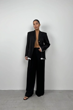 Een kledingmodel uit de groothandel draagt bla11523-pleated-wide-fit-trousers-black, Turkse groothandel Broek van Black Fashion
