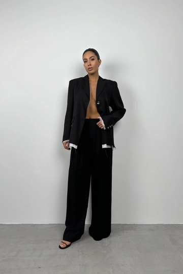 Una modella di abbigliamento all'ingrosso indossa  Pantaloni Larghi Con Pieghe - Neri
, vendita all'ingrosso turca di Pantaloni di Black Fashion