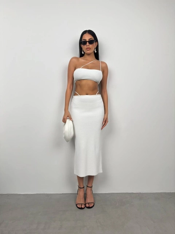 A wholesale clothing model wears  Strapless Textured Crop Top With Strap Detail - Ecru
, Turkish wholesale  of Black Fashion