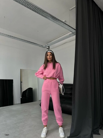 Een kledingmodel uit de groothandel draagt  Trainingspak - Roze
, Turkse groothandel Trainingspak van Black Fashion